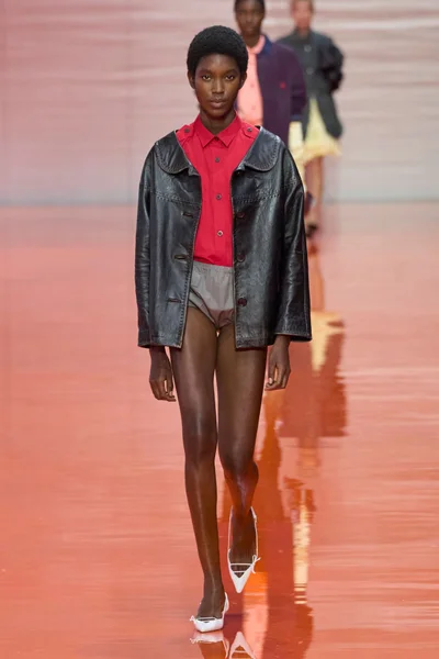 Look 28